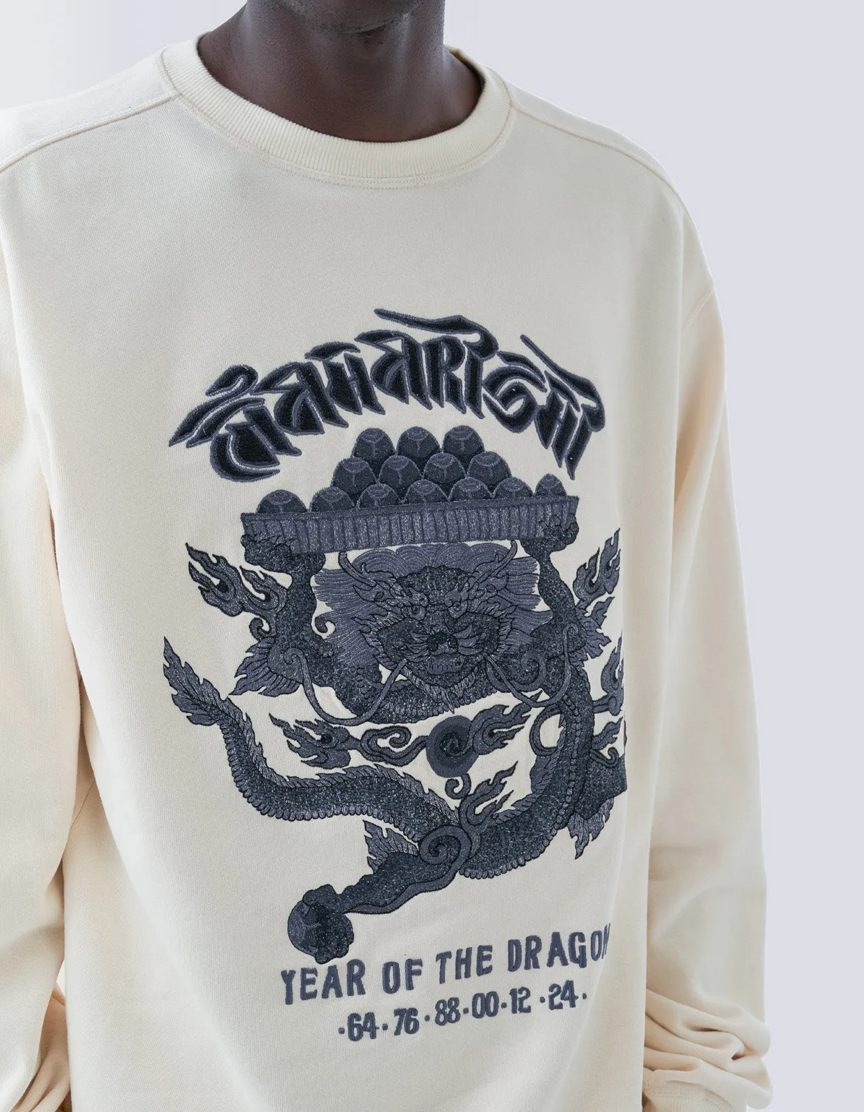 5015 Abundance Dragon Crew Sweat Ecru