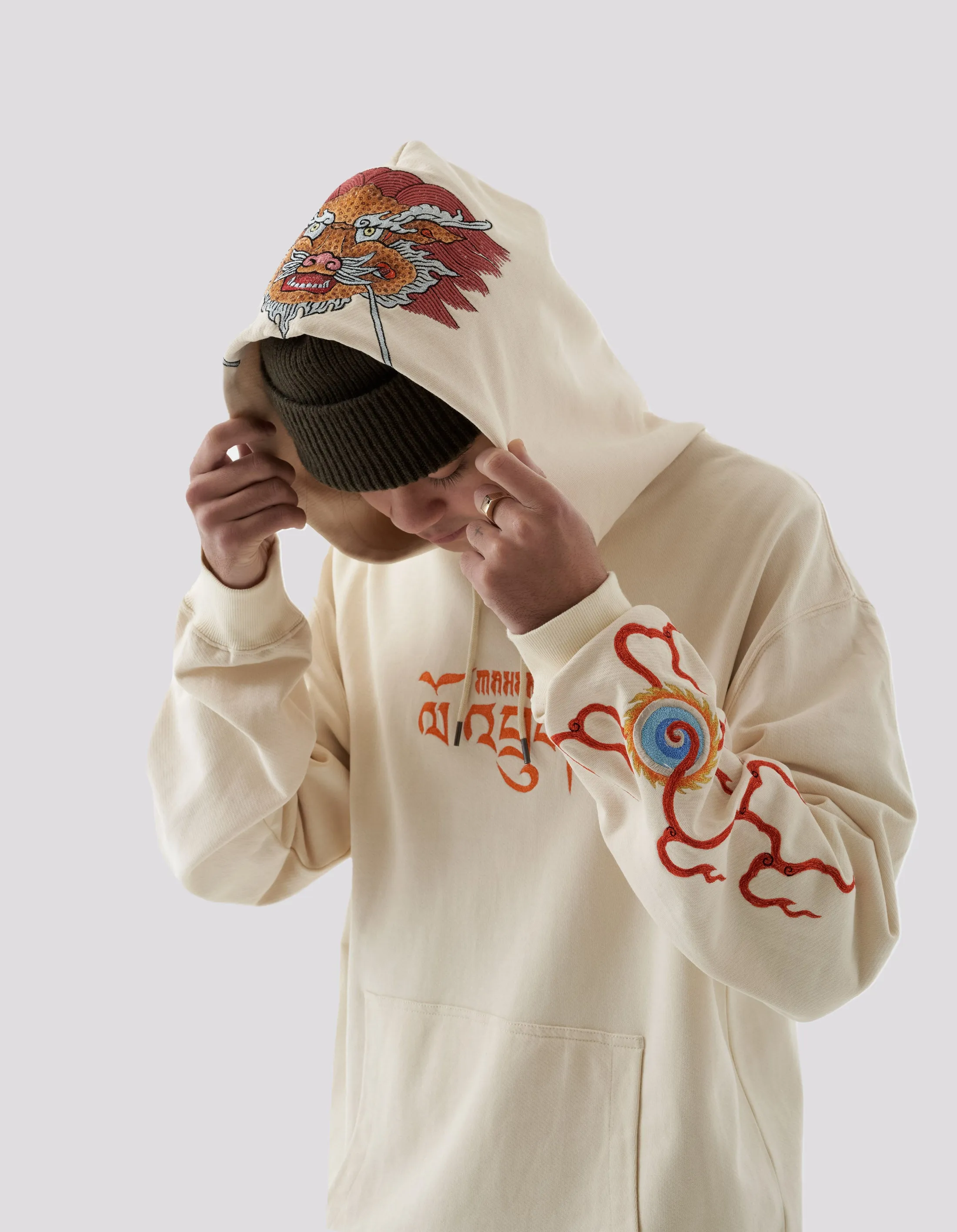 5016 Abundance Dragon Hooded Sweat Ecru