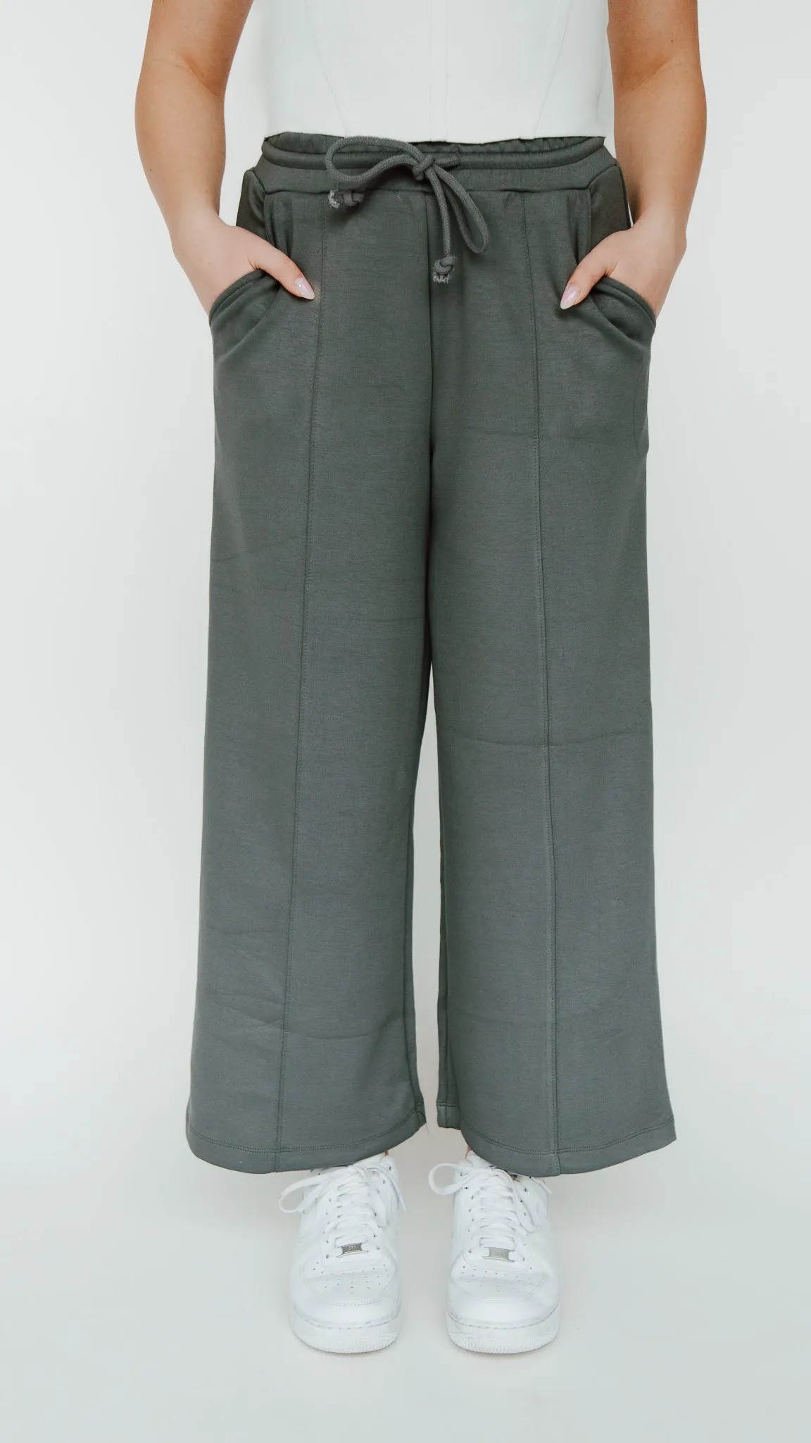 The Mazzara Wide Leg Pant in Charcoal