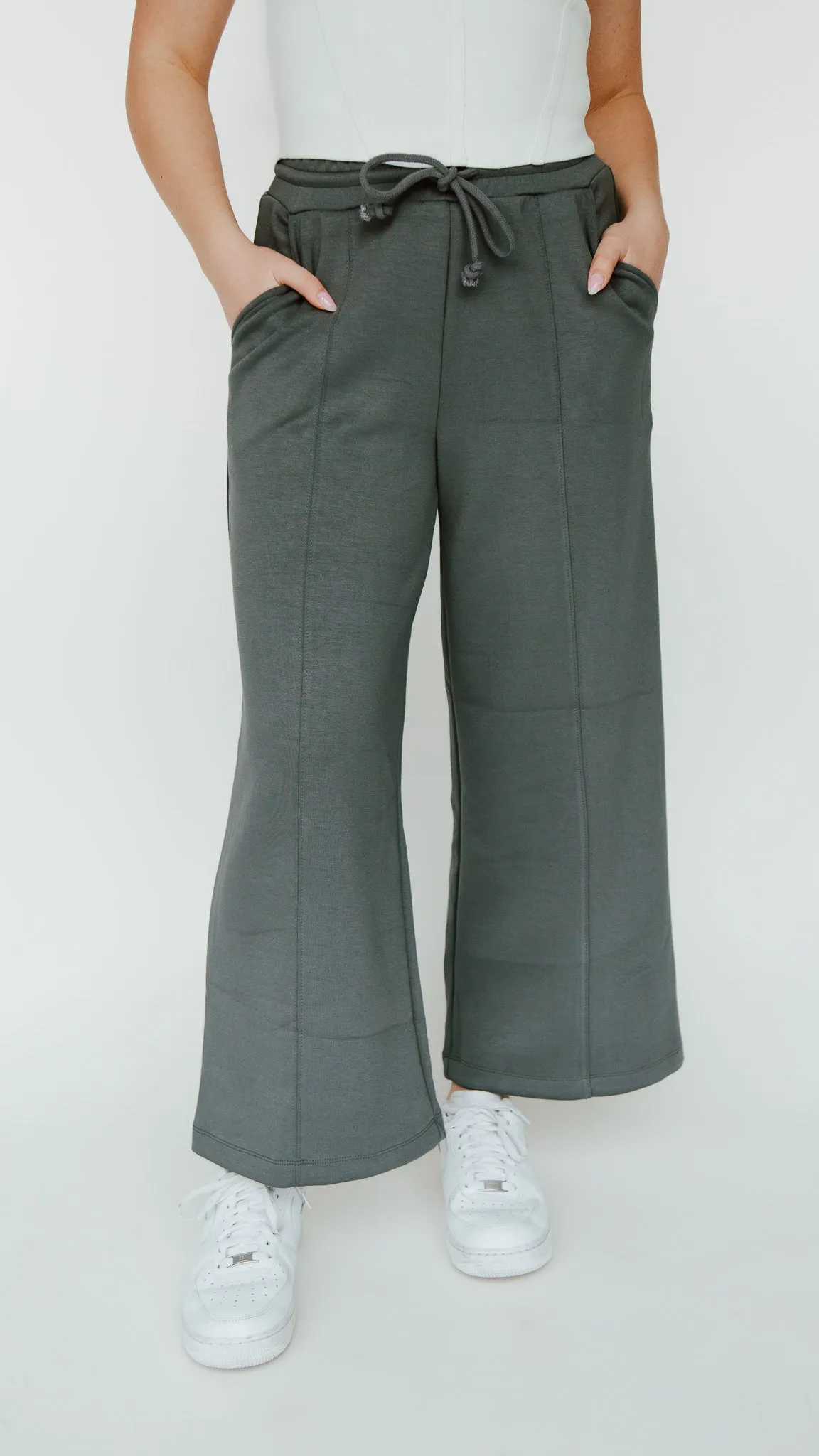 The Mazzara Wide Leg Pant in Charcoal