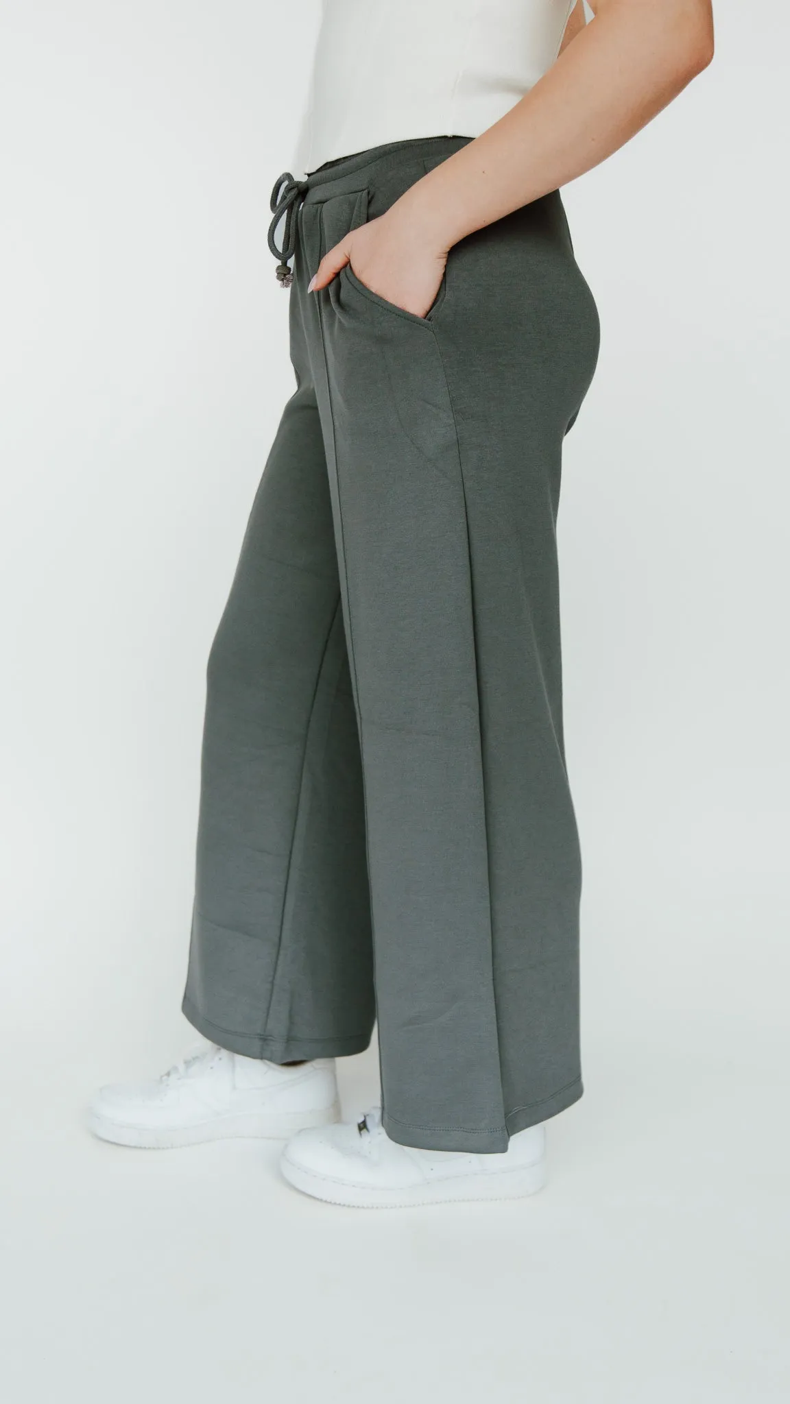 The Mazzara Wide Leg Pant in Charcoal