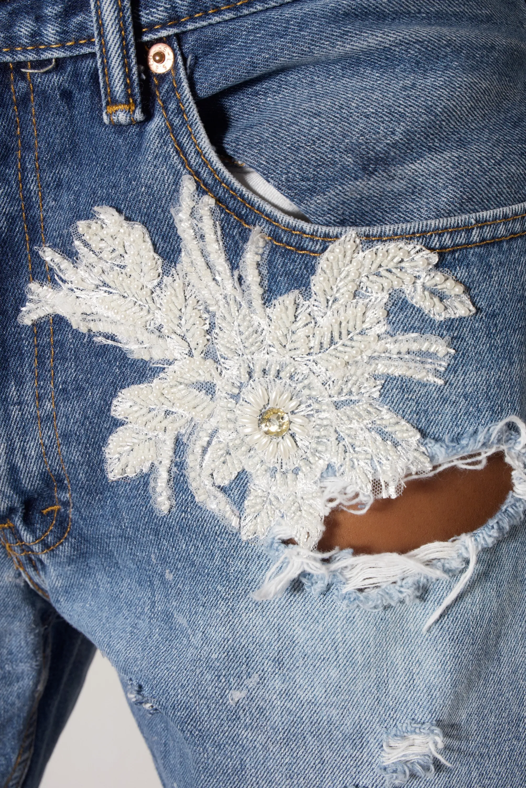 White beaded embellished denim Levi jeans (36w/36L)